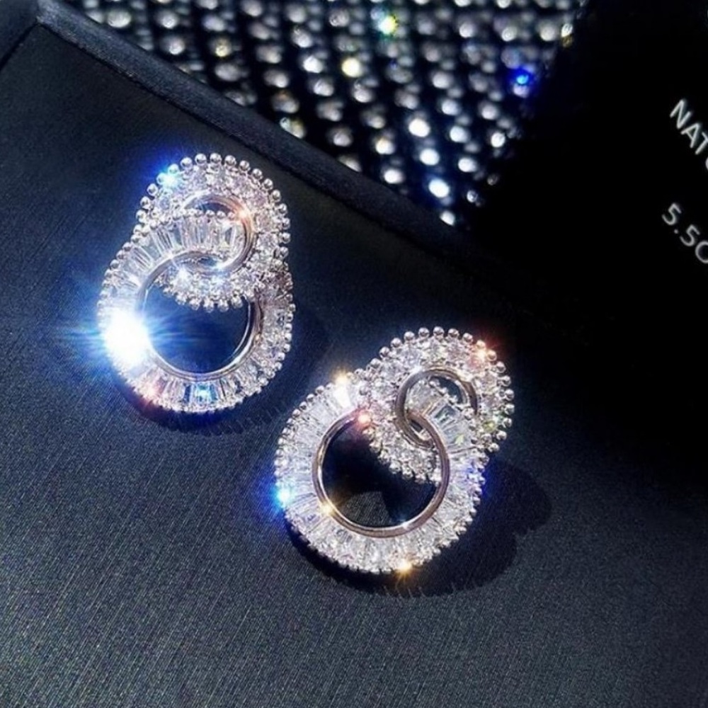 NEW 18K White Gold Diamond Double Circle Earrings - Picture 3 of 3